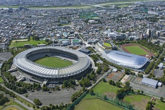 東京スタジアム(味の素スタジアム)と武蔵野の森スポーツプラザの写真